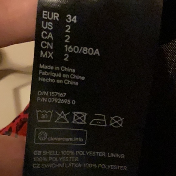 H&M Fit and flare Mini dress with long sleeves and ruffles. Size. 2 - Picture 7 of 8